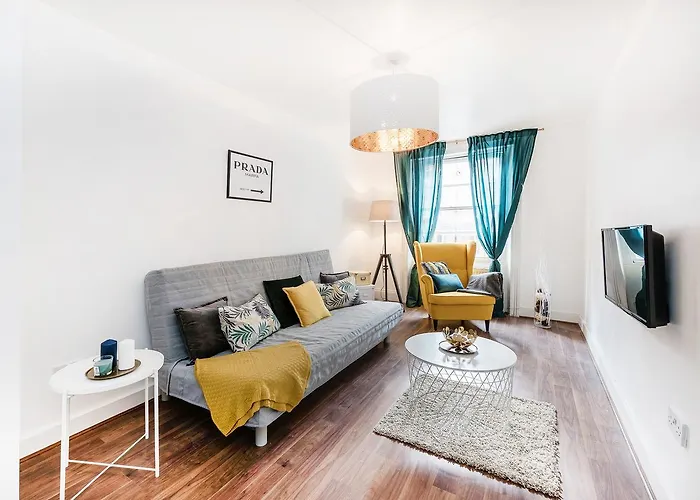 Cs Apartments Queensway