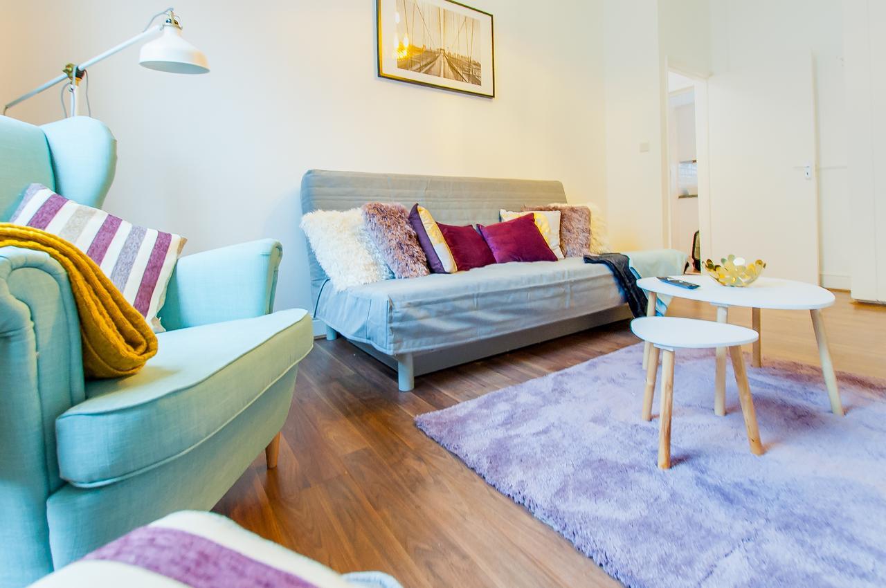 Cs Queensway * Londra
